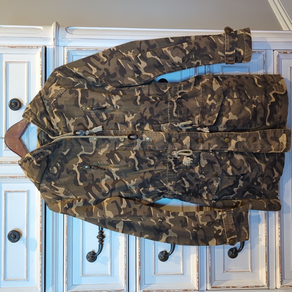 Camo print utility jacket - small